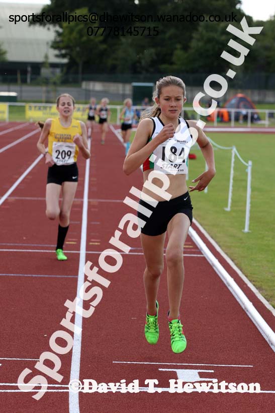 Under-15 girls 1500 metres. Photo: David T. Hewitson/Sports for All Pics